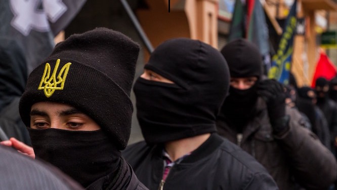 Ukrán nacionalisták a „nemzetek Európáját” éltető fekete ruhás felvonulást tartottak Ungváron